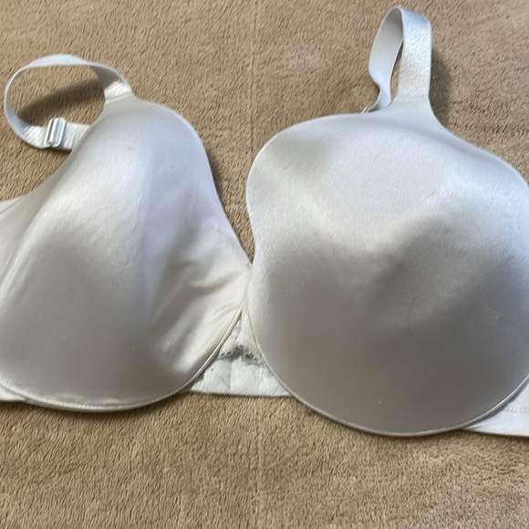 Lilyette/Bali Bras - Picture 2 of 8